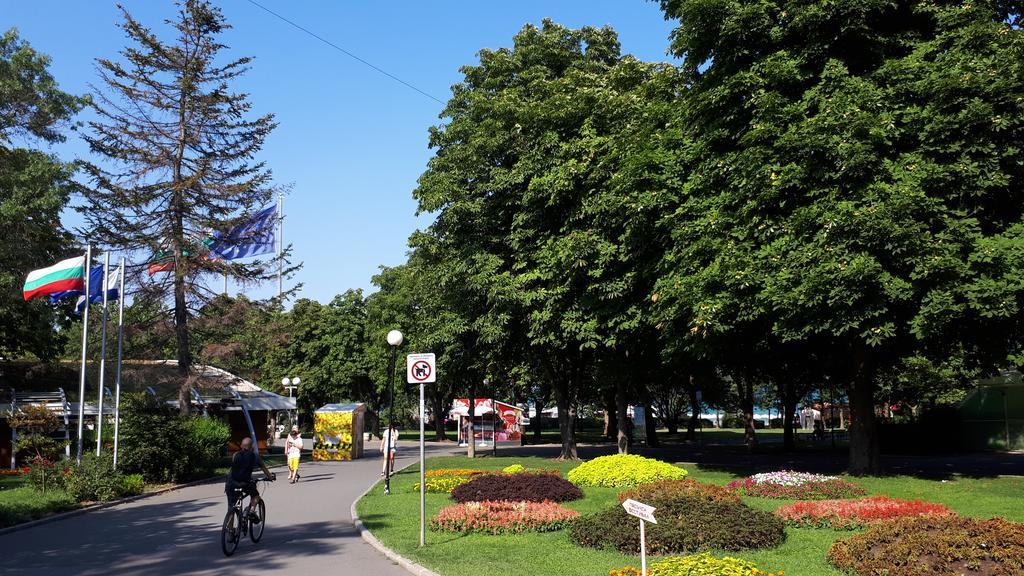 Apartments Flora Burgas City Exterior foto
